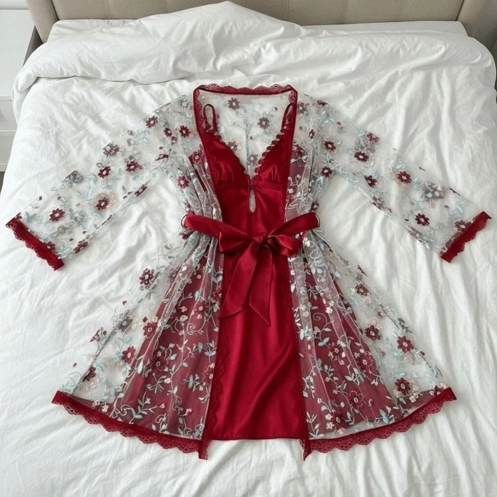 Embroidery Web - فستان نوم نسائي من الدانتيل الرقيق،