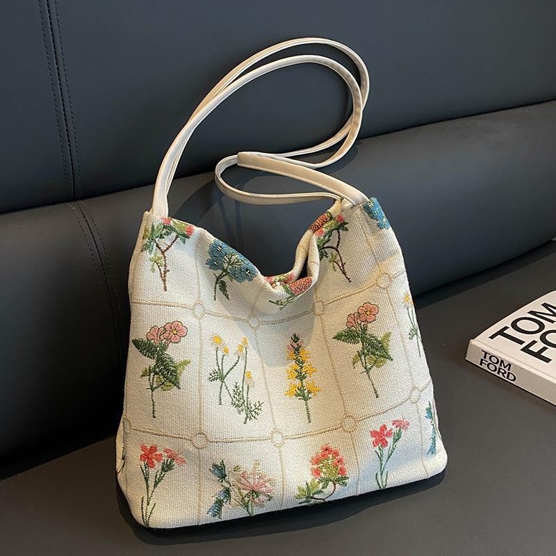 حقيبة يد أنيقة مطرزة، حقيبة قم - مراجعة Embroidery Workshop وسعره