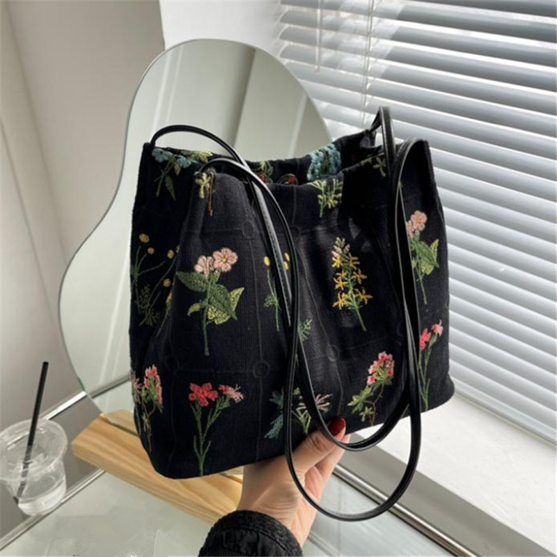 حقيبة يد أنيقة مطرزة، حقيبة قم - مراجعة Embroidery Workshop وسعره